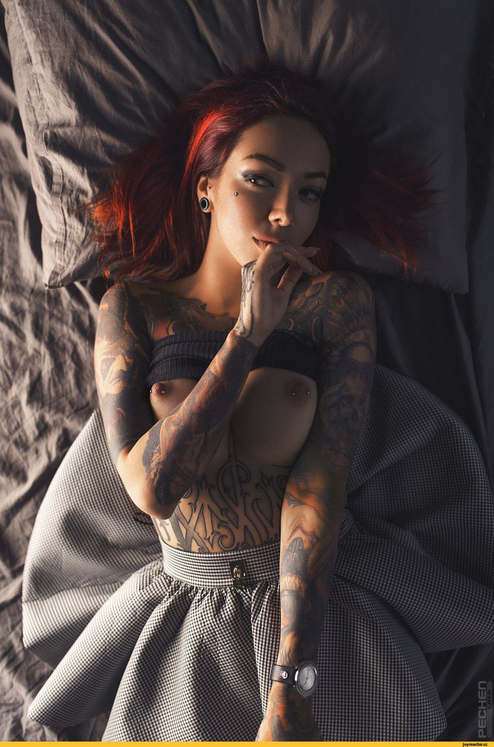 Shameless naked with tattoo tick