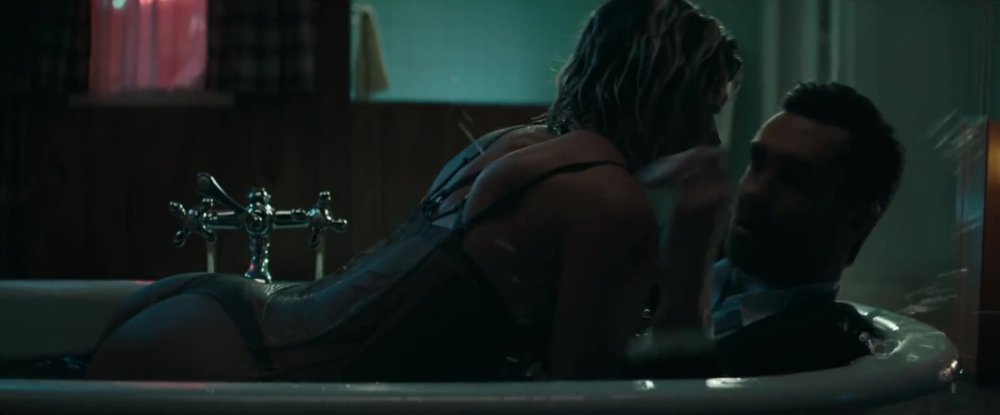 Alexandra Daddario in Kupalni