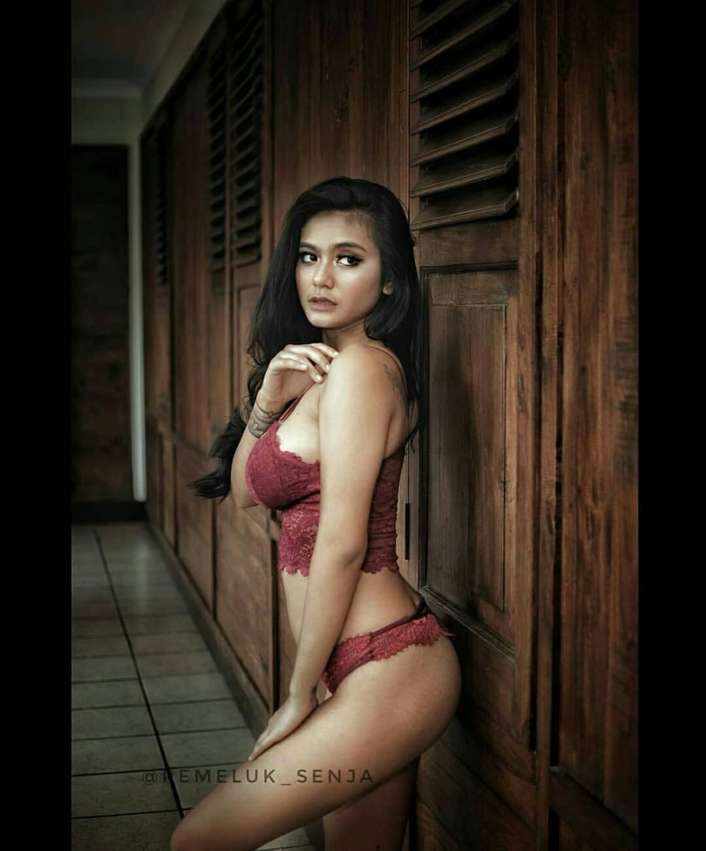 Indonesia Girls breasts