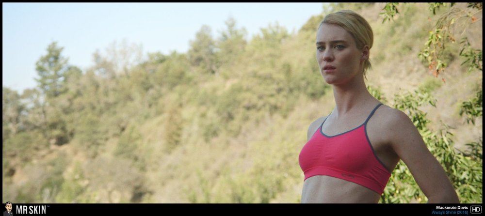 Mackenzie Davis is hot