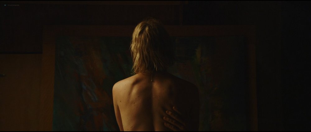 Mackenzie Davis is hot