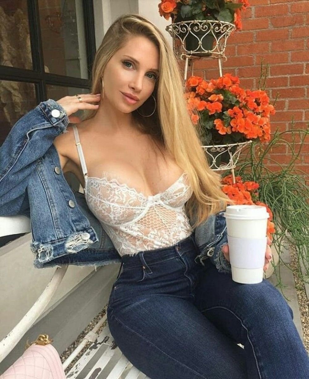 Amanda Lee in jeans