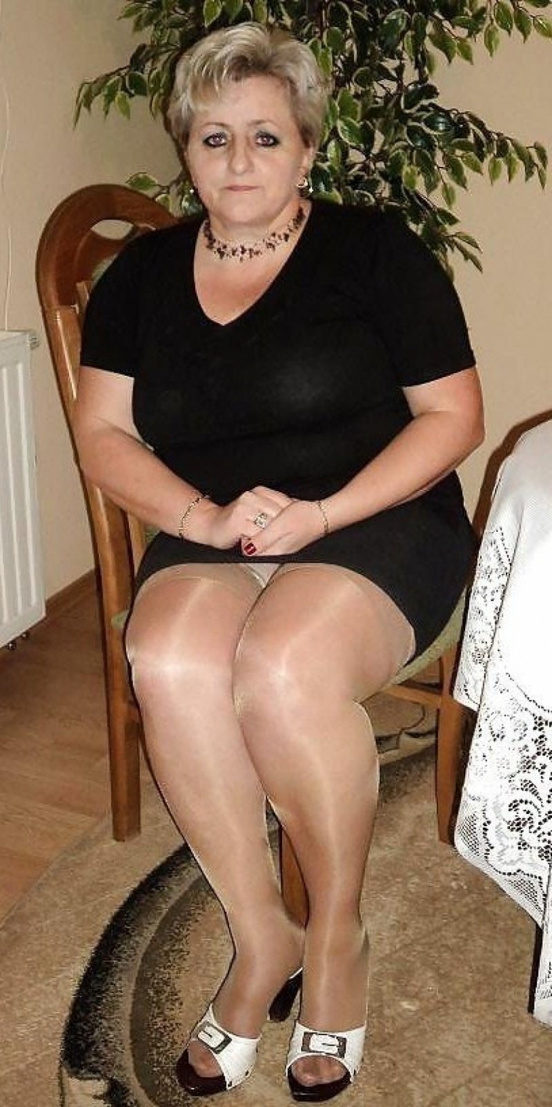 Elderly full women in pantyhose