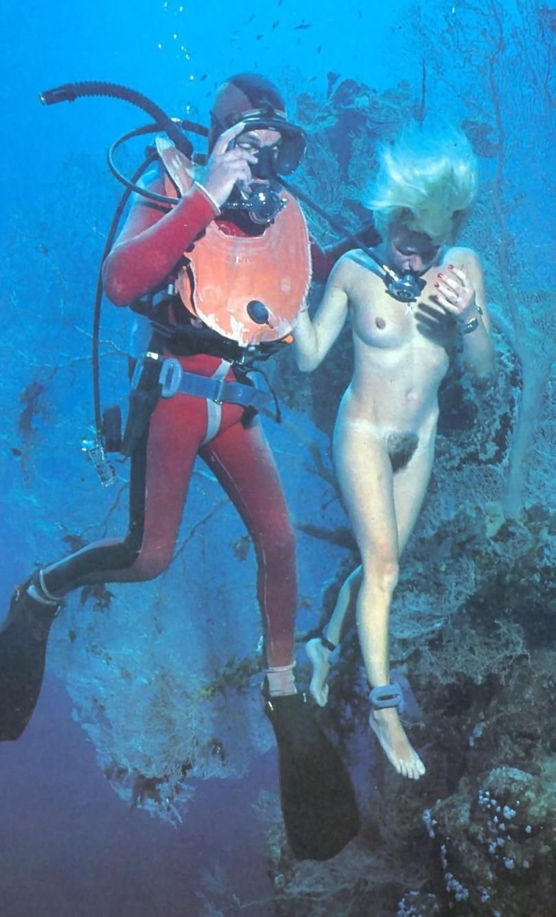 Naked women with acwalang
