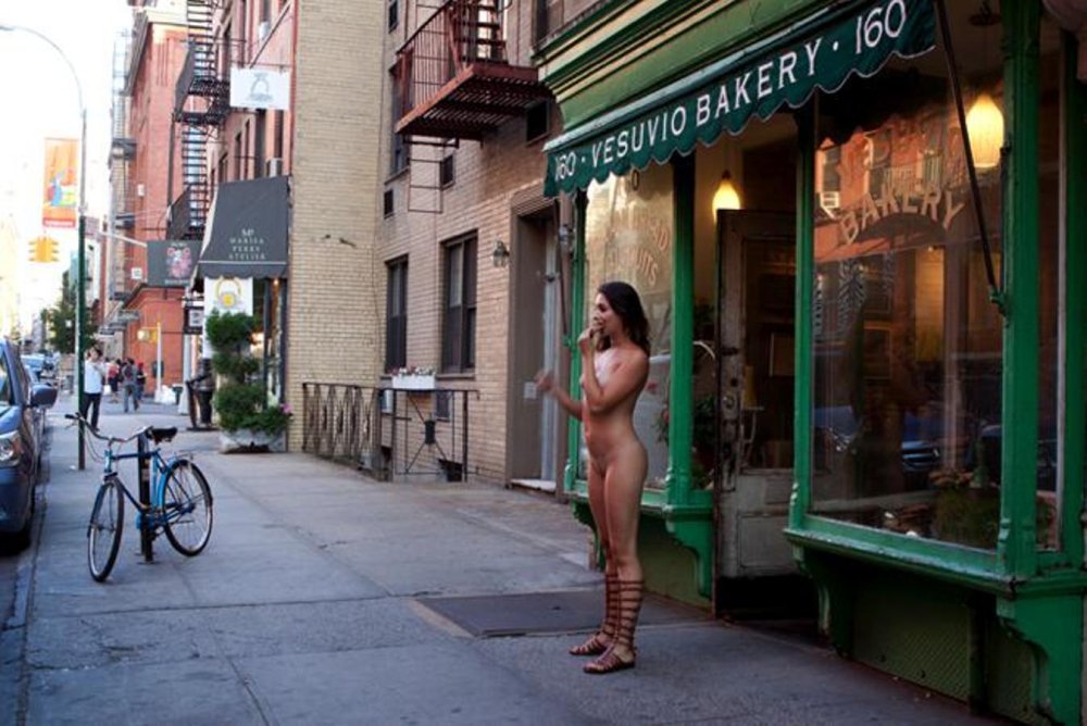 Photo CMNF in the city in public