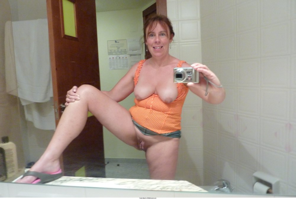 Girls take pictures of themselves naked