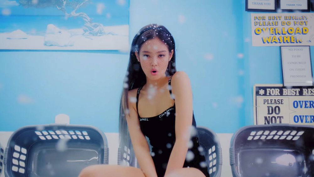Jenny Kim in a swimsuit Wallpaper on the desktop