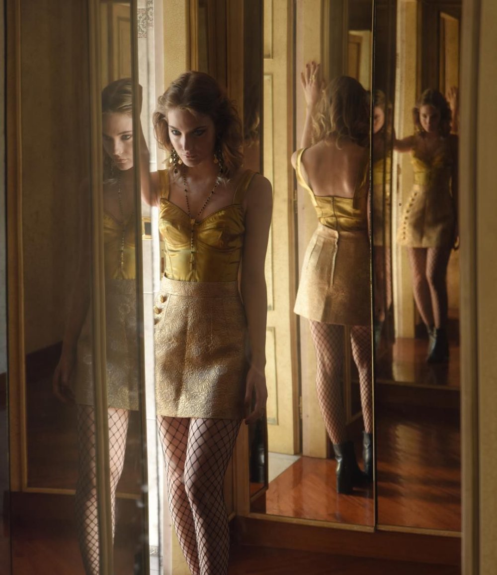 Victoria de Angelis with a tail