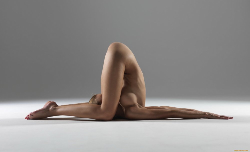 Beautiful girls nude in the studio