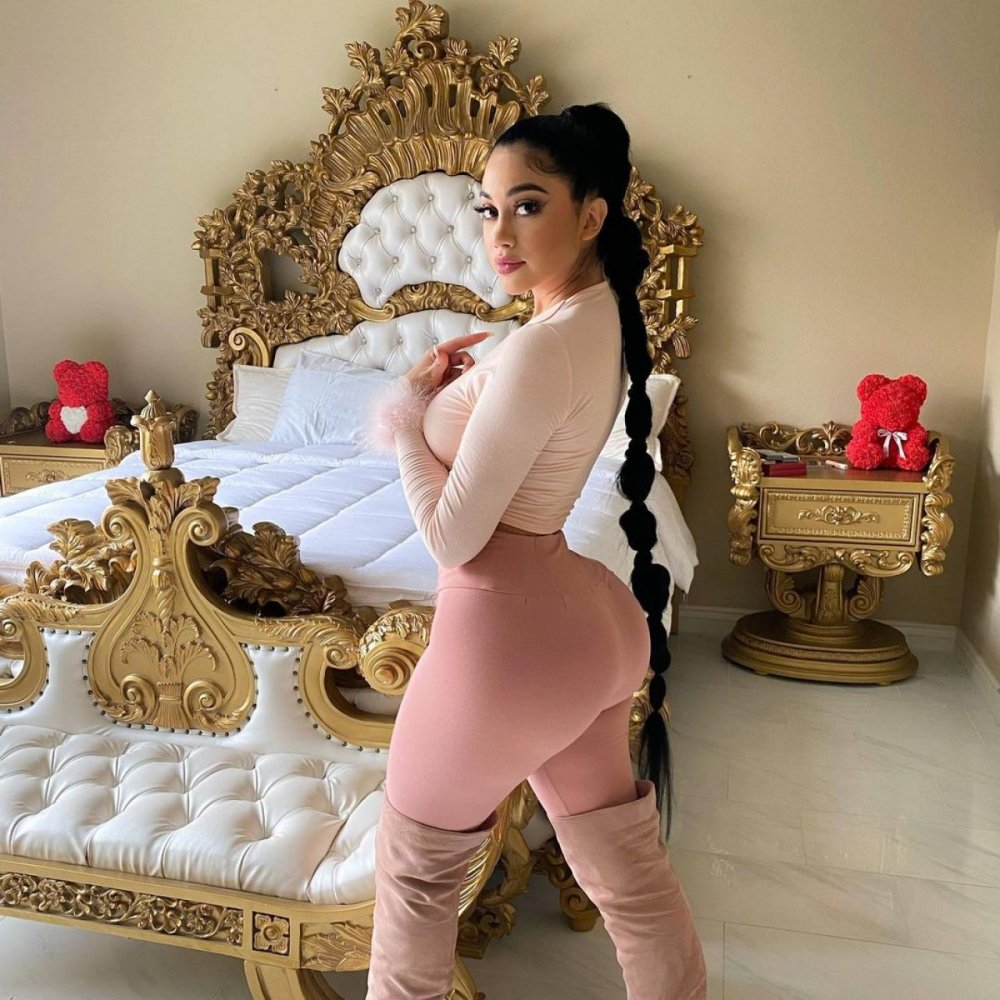 Jailyne Oda Ochoa Leggings