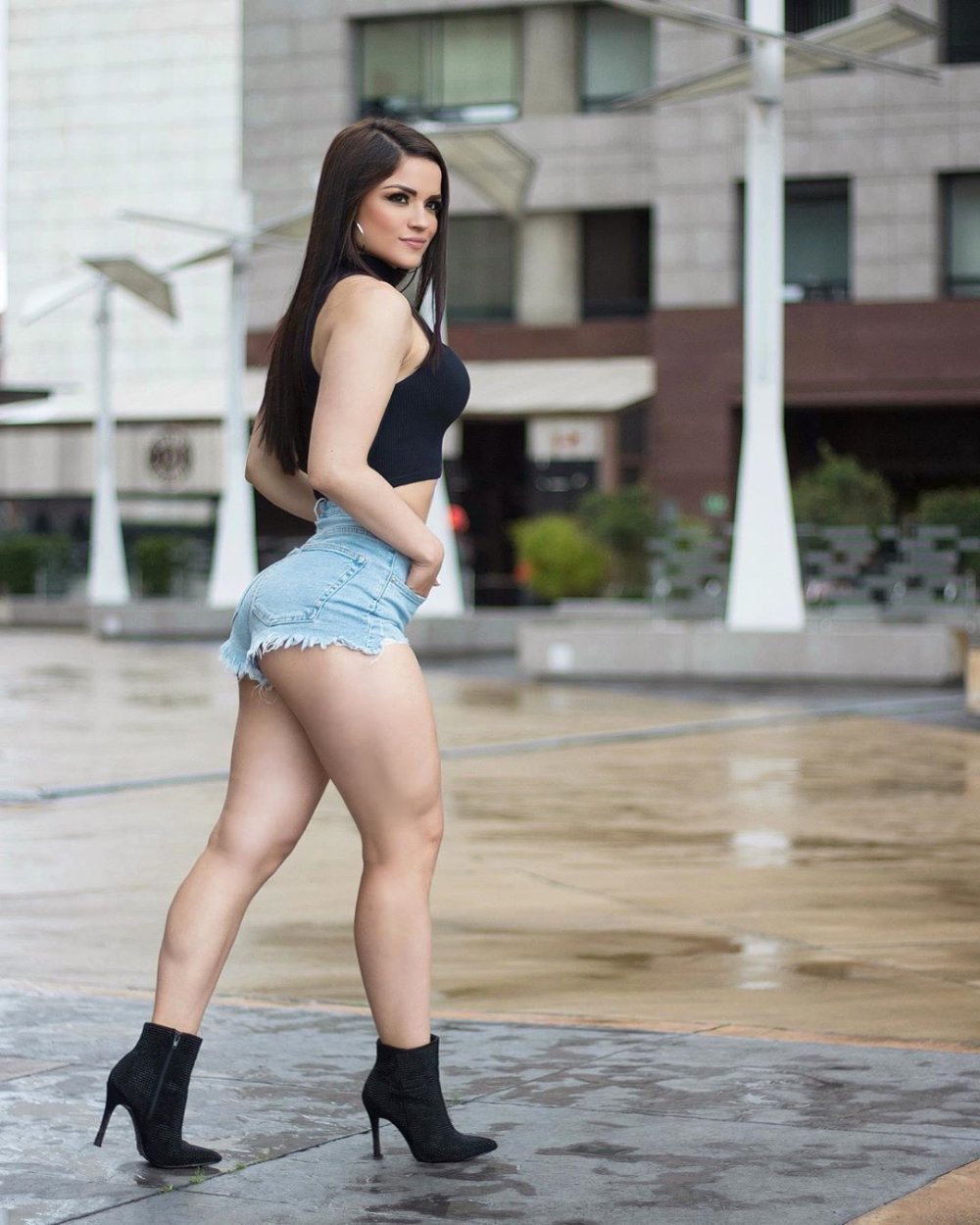 Valentina Garzon Sexy