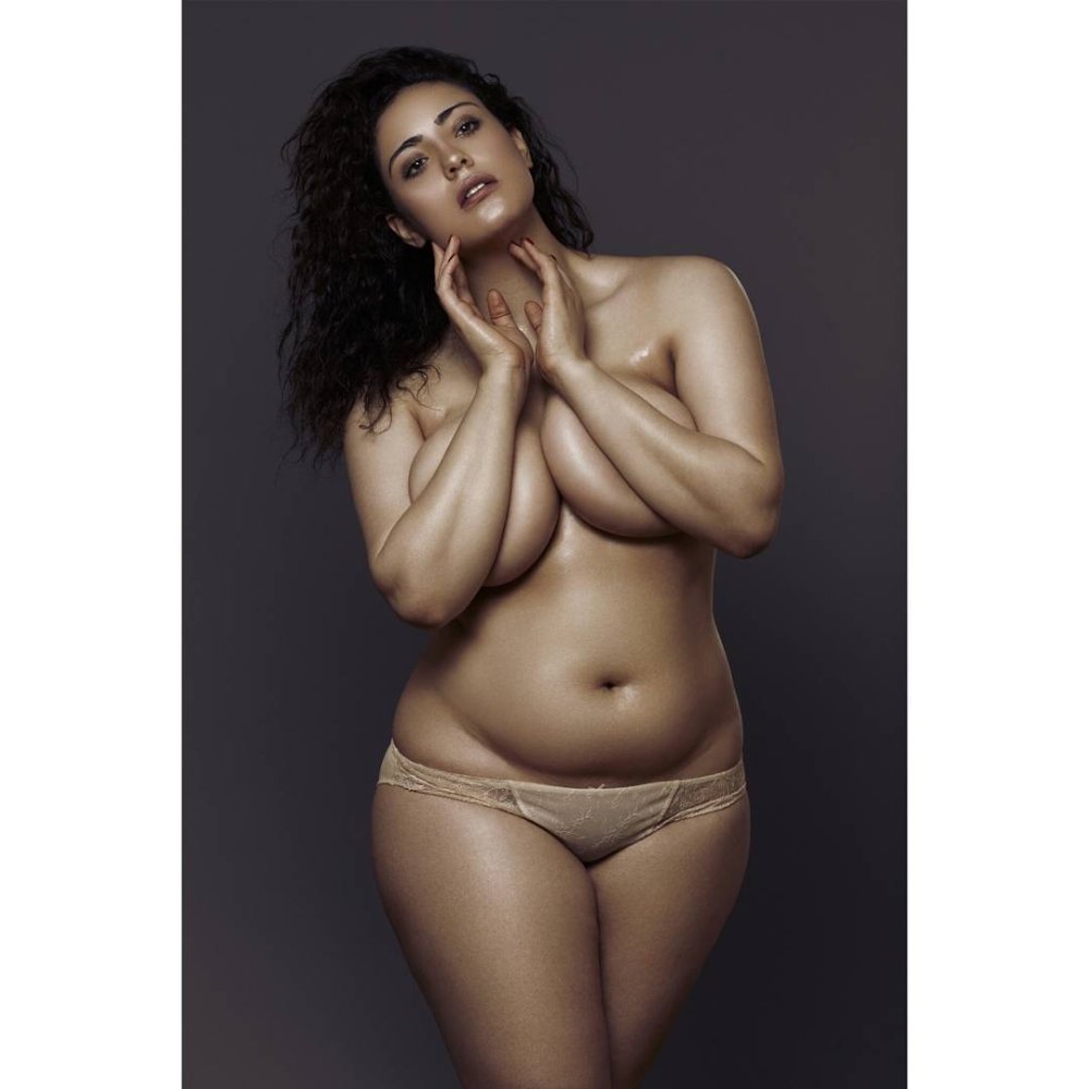 Erotic models Plus Size