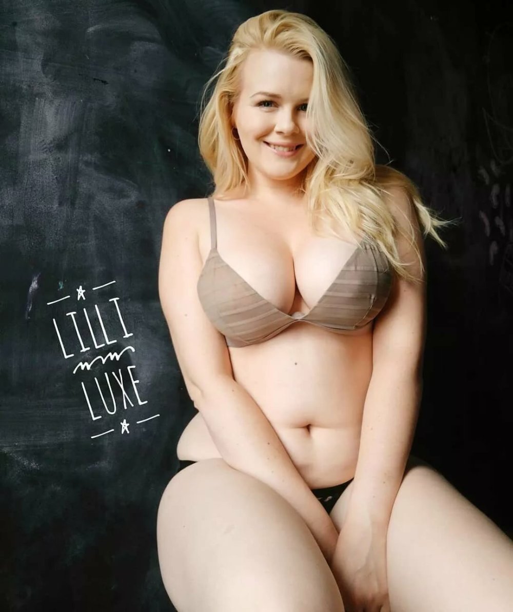 Natalie Rene plus saz