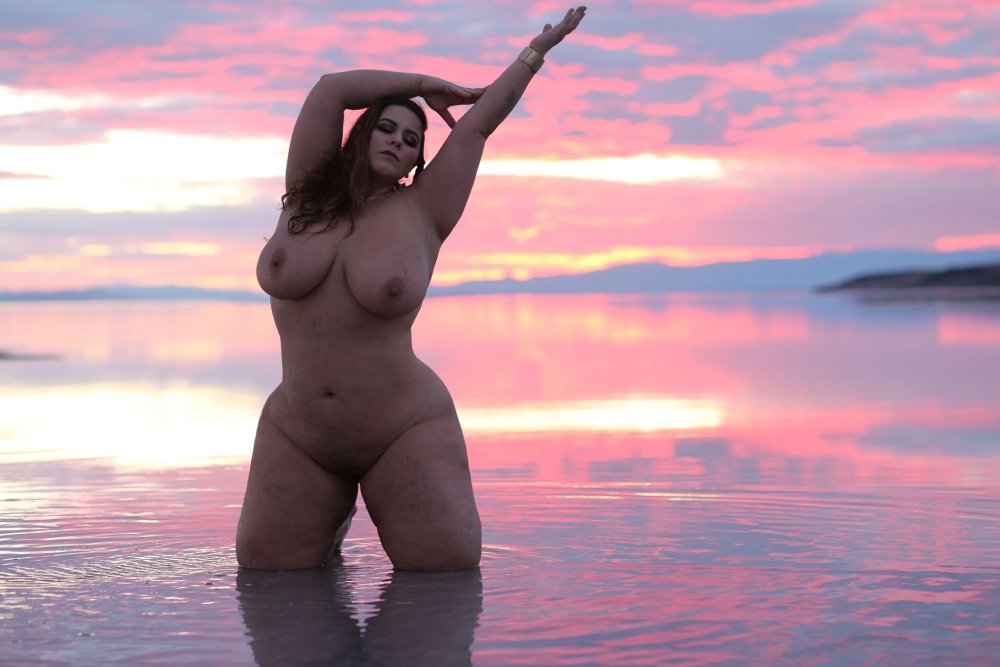 Natalia Lozano Plus-Size model