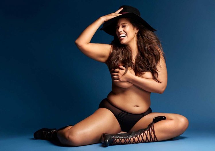 Ashley Aleksis Model Plus-Size