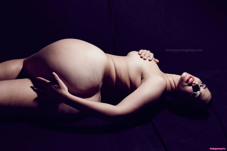 Ashley Graham Pregnant Naked