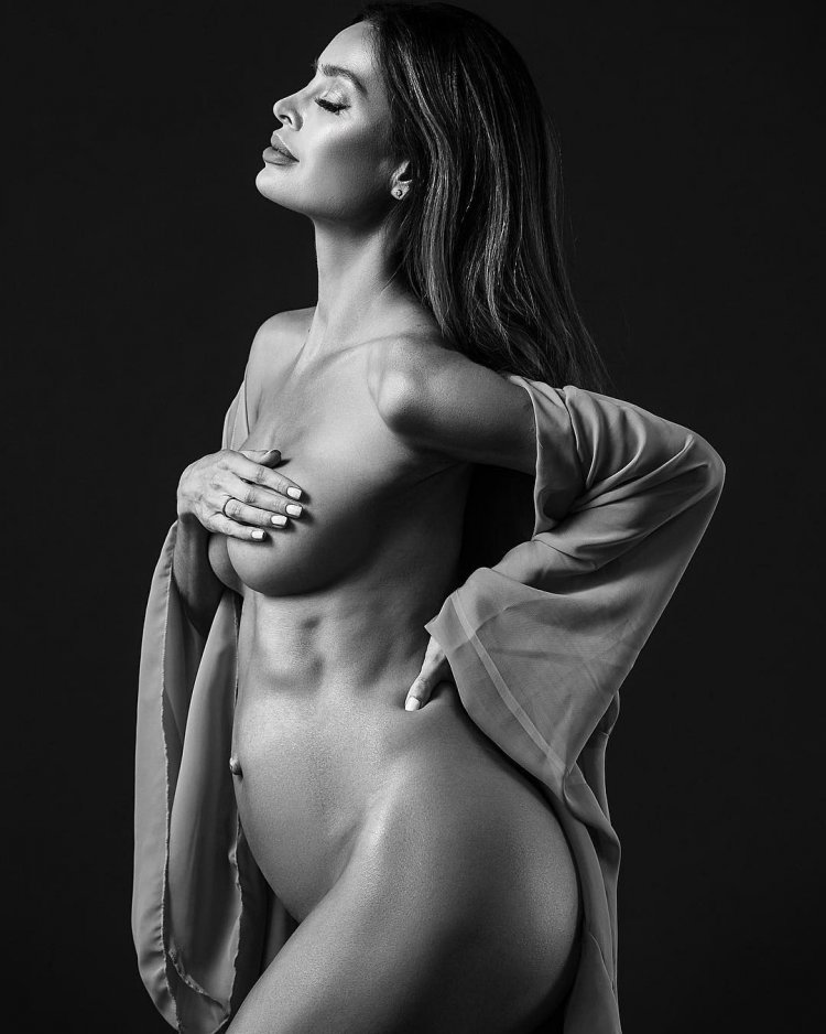 Naked Sarah Stage Naked