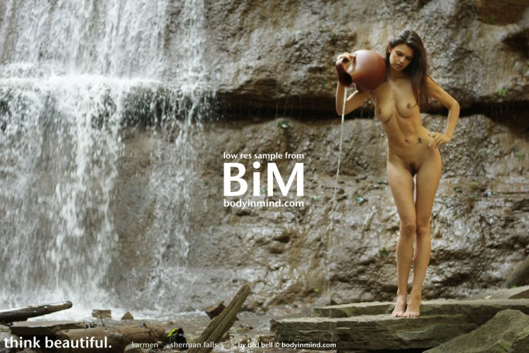 Elena Generi naked in nature