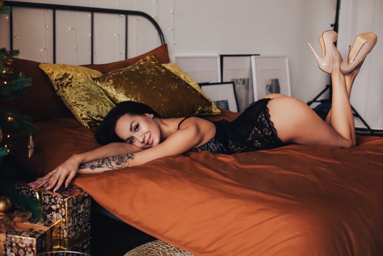 Curly brunettes in stockings