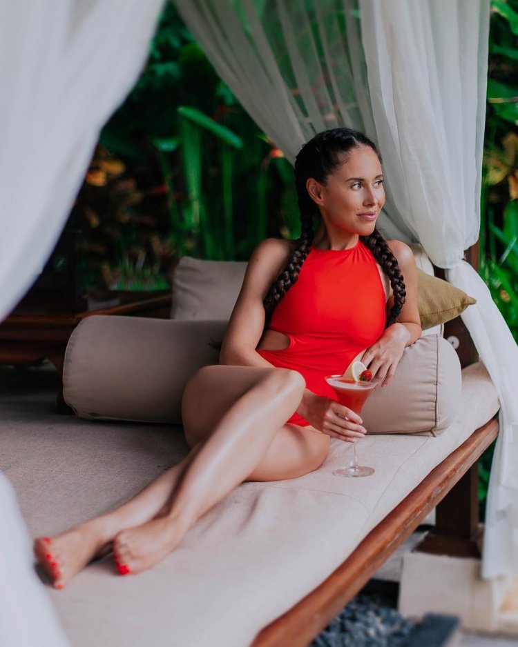 Ilan Yuryeva Isaczhan's legs