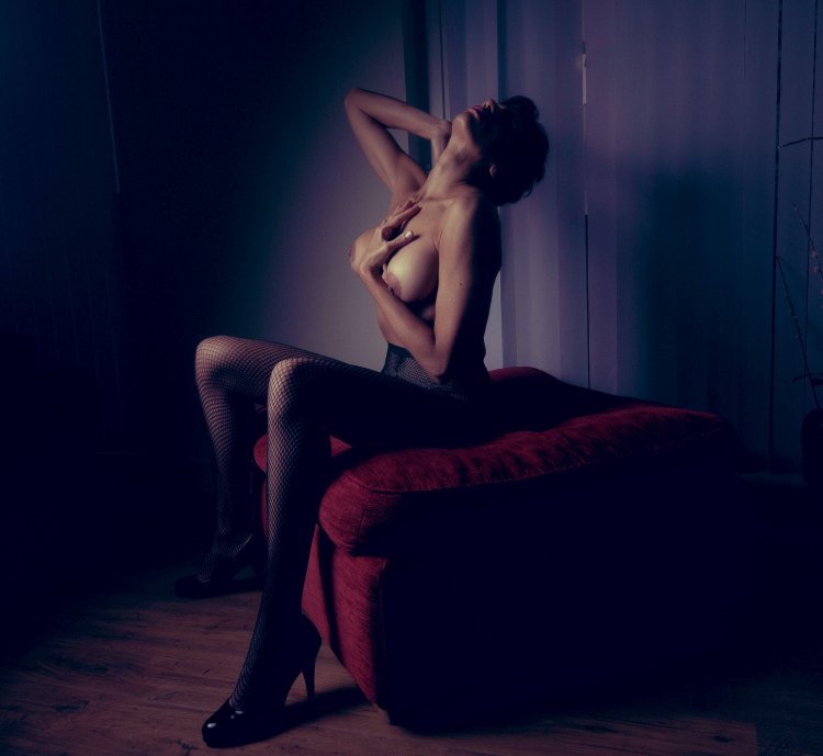 Diana Curtis naked model