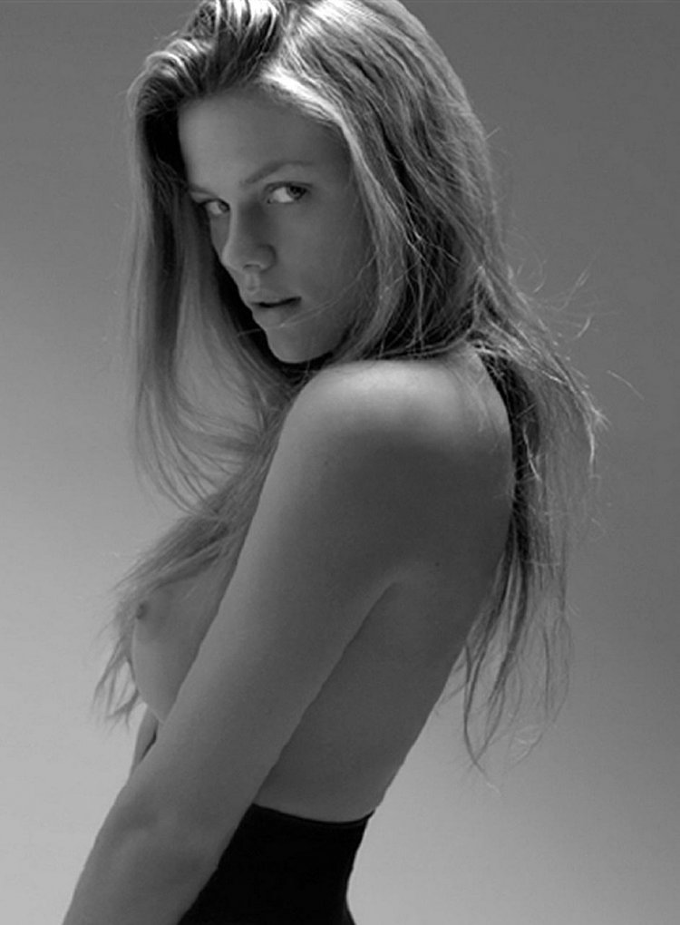 Brooklyn Decker without clothes
