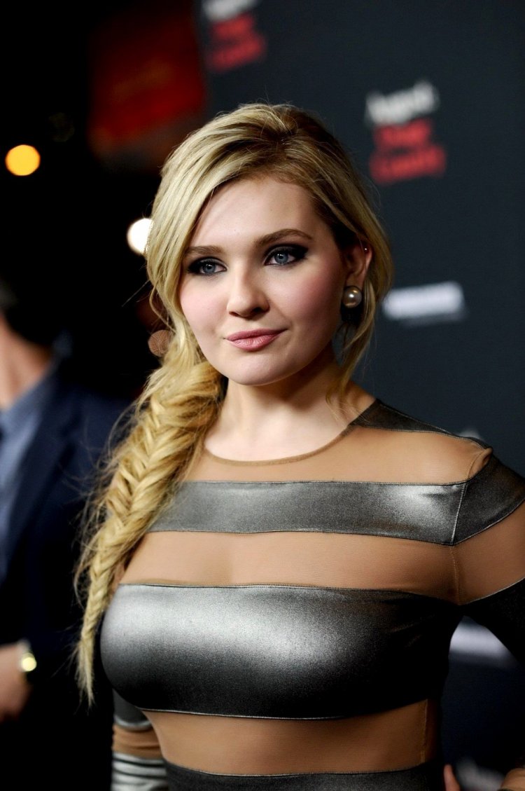 Abigail Breslin 2020