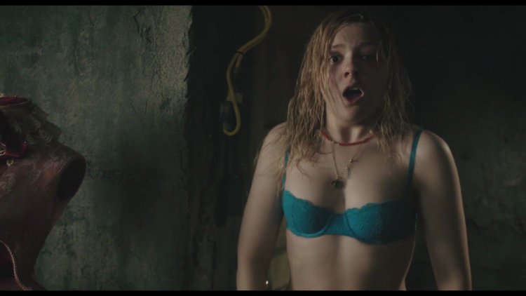 Abigail Breslin plums