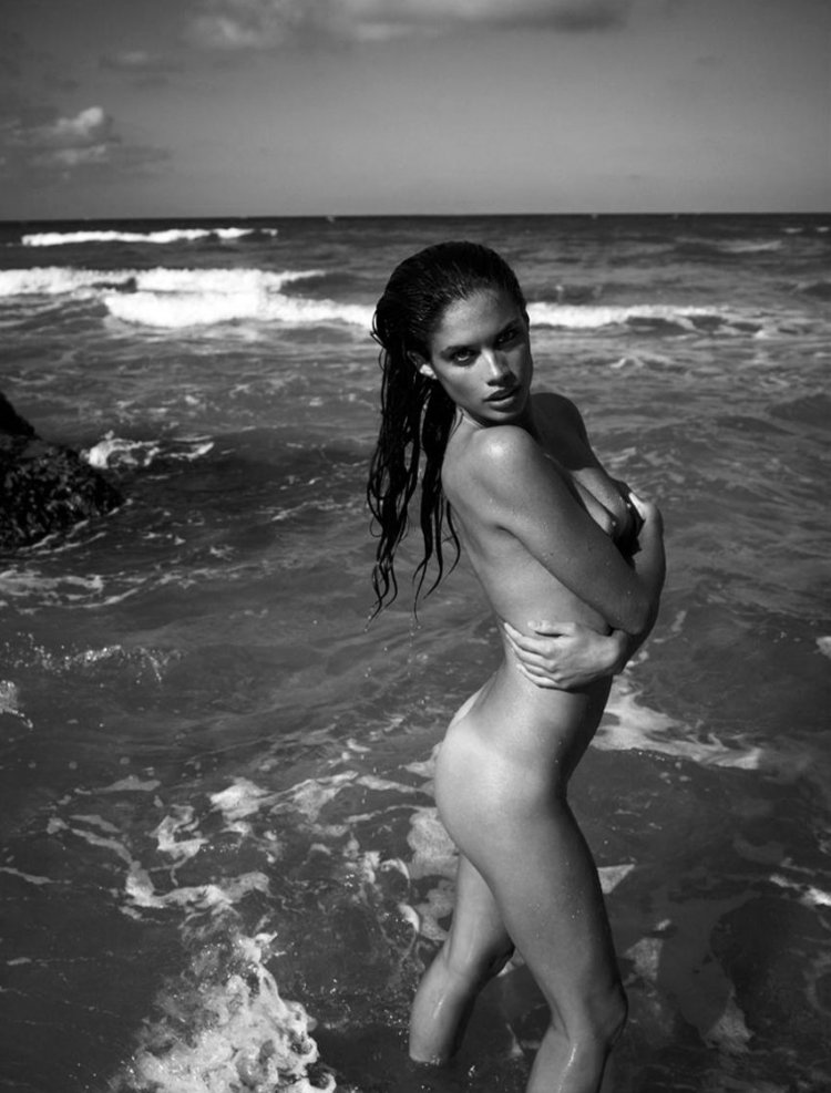 Sarah Sampayo photo shoot topless