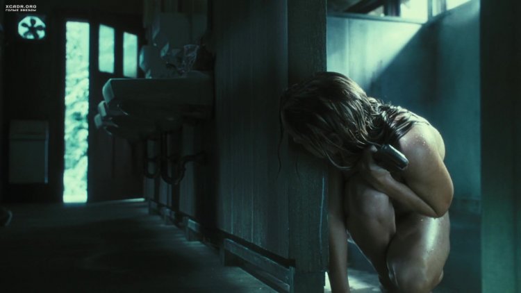 Sarah Tankredi Escape Tits