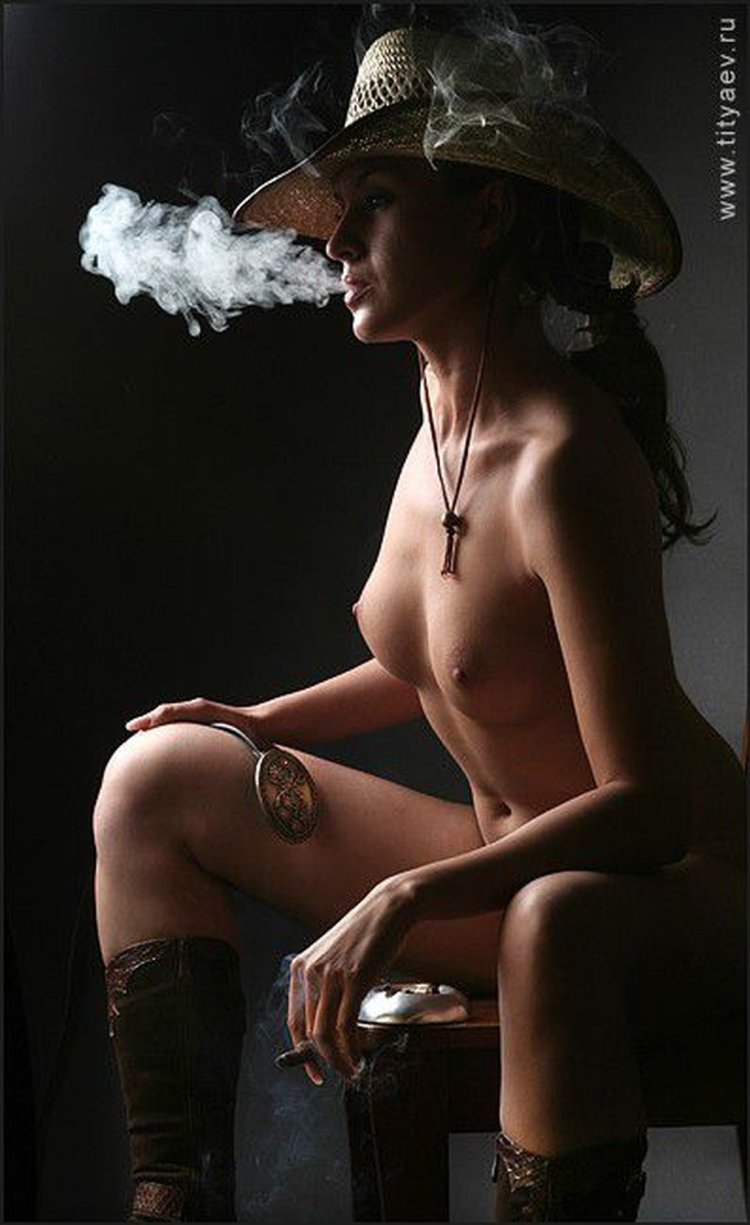 Smoking sexy nude girls
