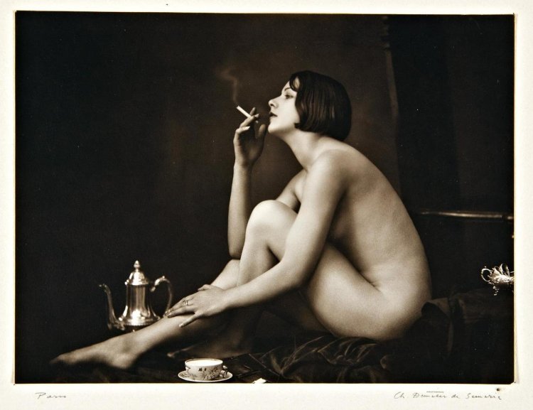 Beauty naked smokers