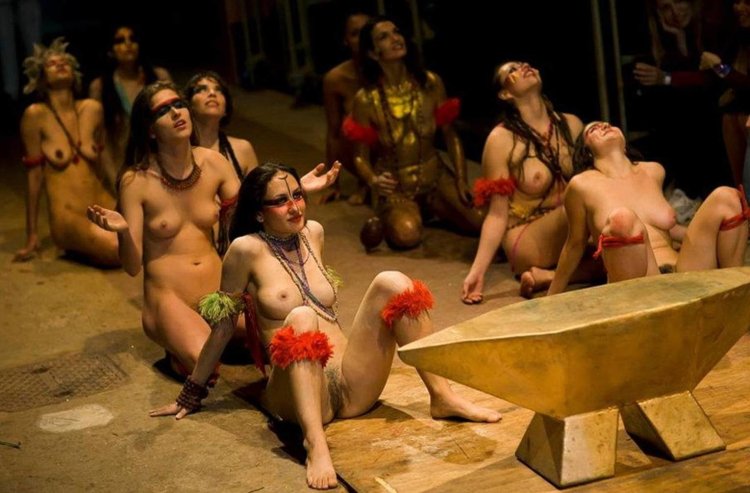 Brazilian naked theater
