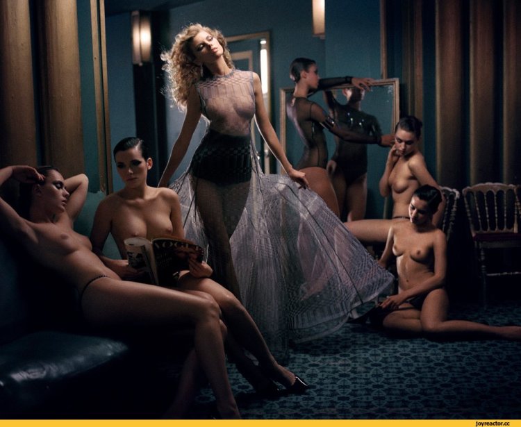 Naked girls on roller boards