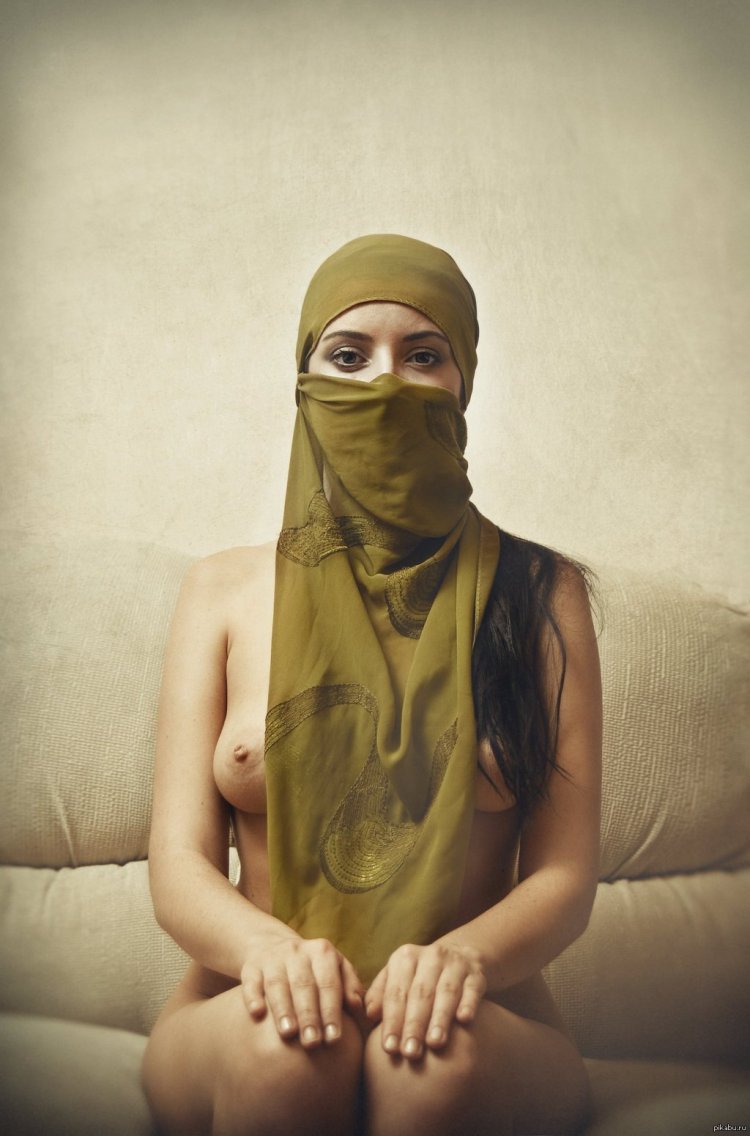 Beautiful naked arab women