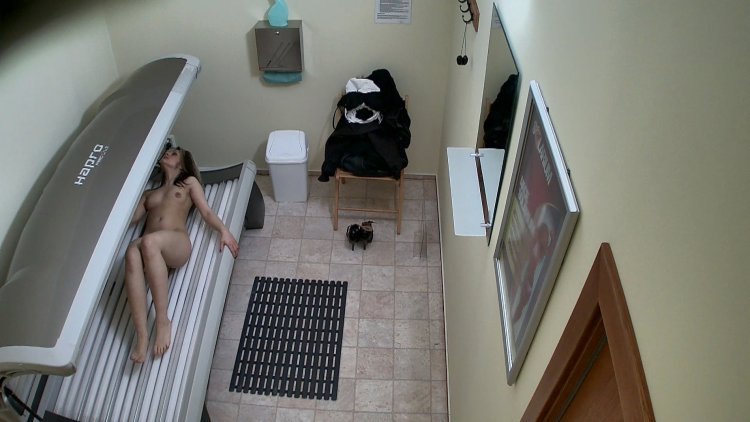 Hidden camera in the female shower naked