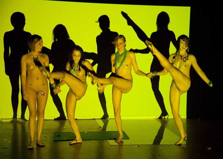 Striptease lesbian show with jerk