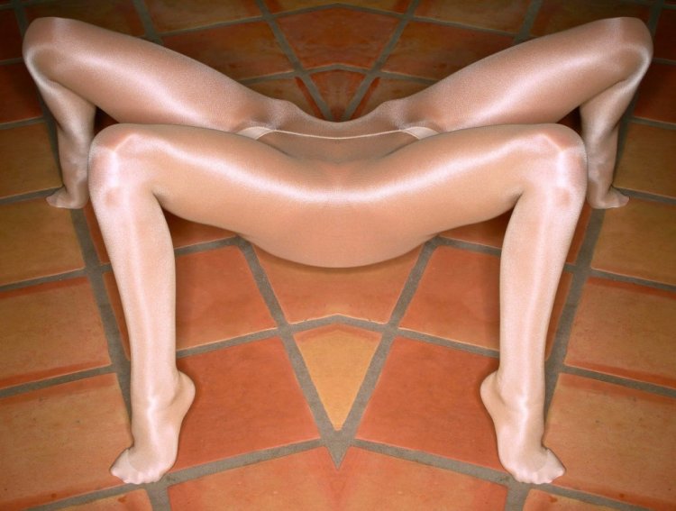 Ass in bodily color pantyhose