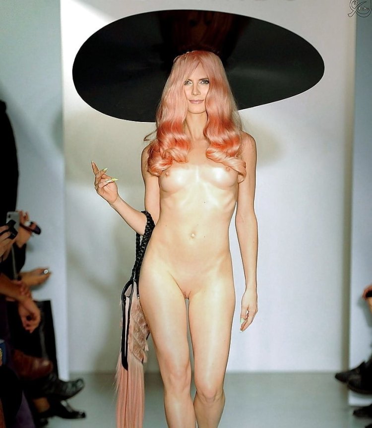 Fashion naked without panties on the podium