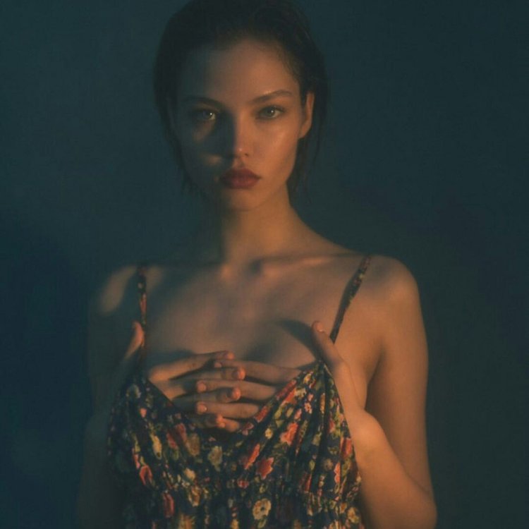 Naked Eugene Kafelnikova photo