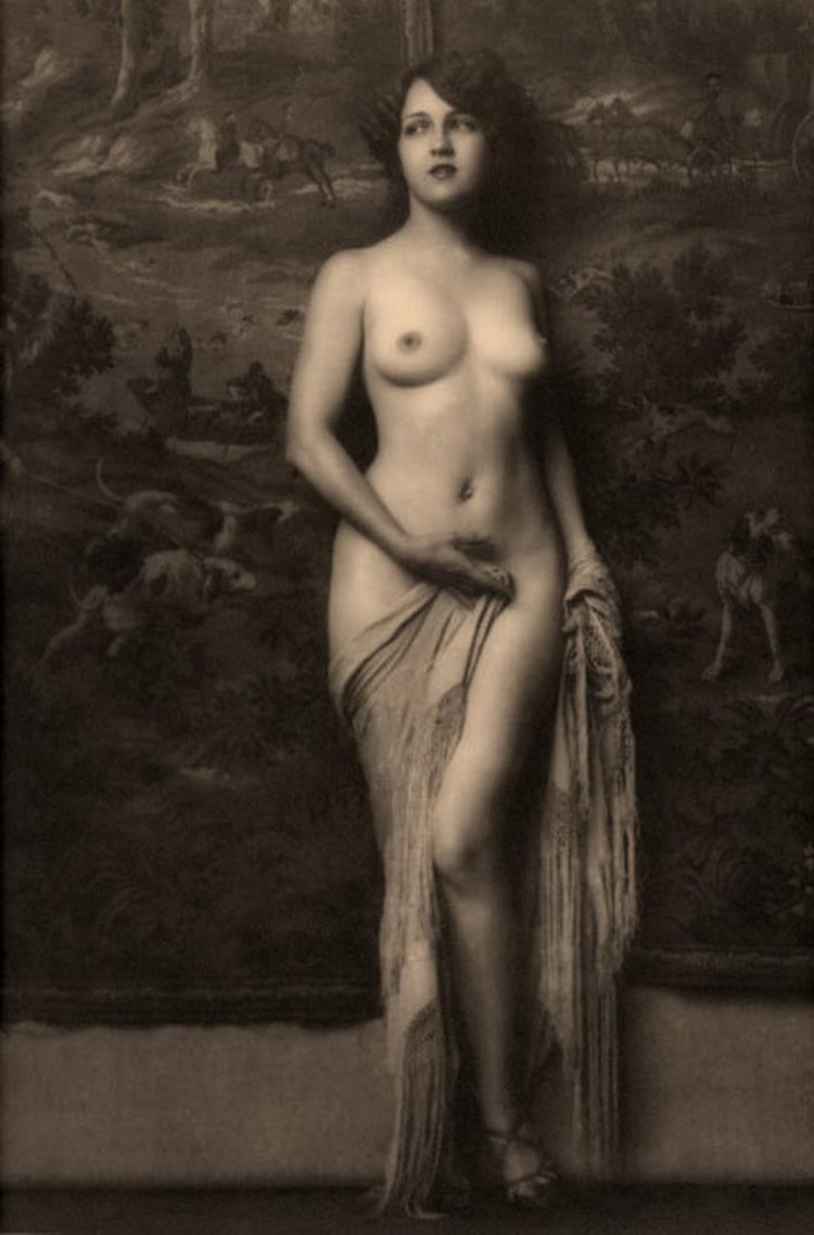 Naked women in the past