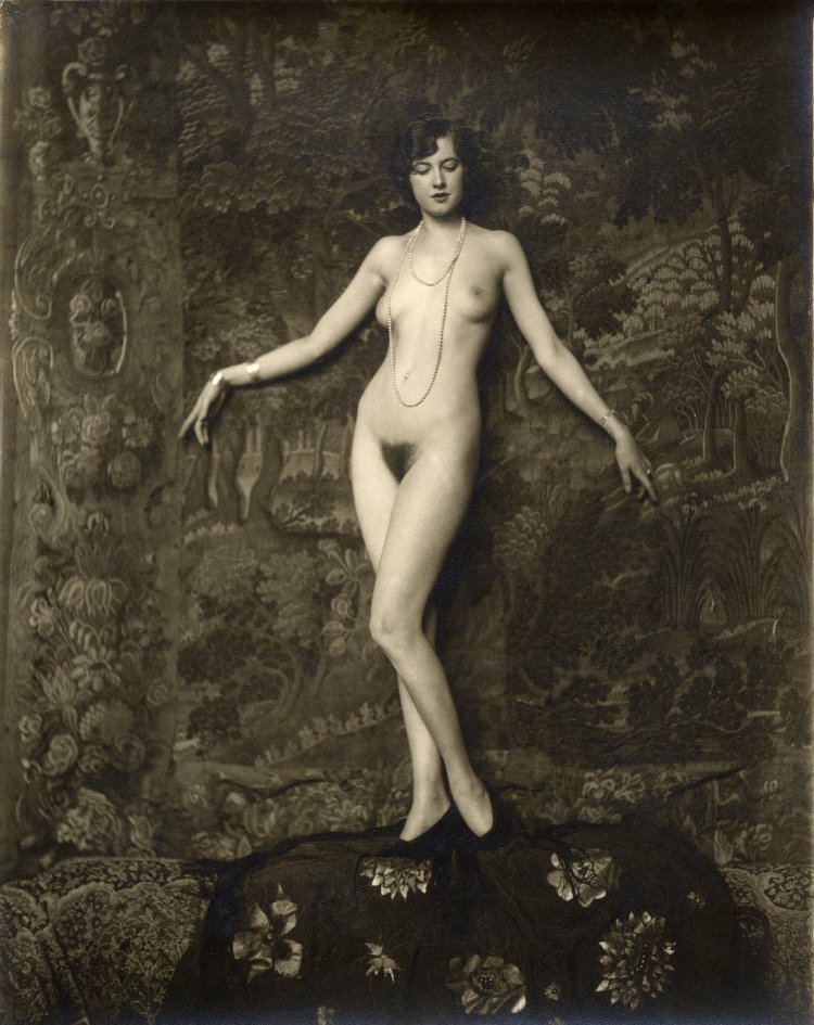 Naked women in the past