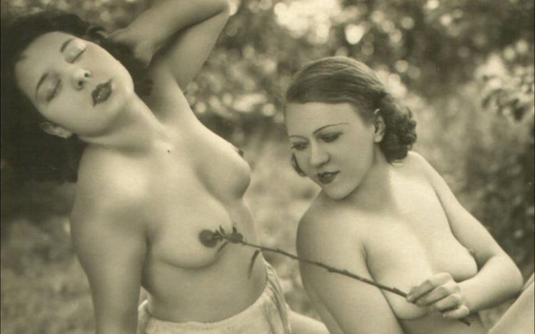 Beautiful naked women of the 20th century