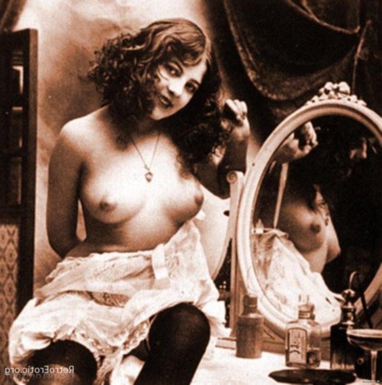 Naked women in retro films