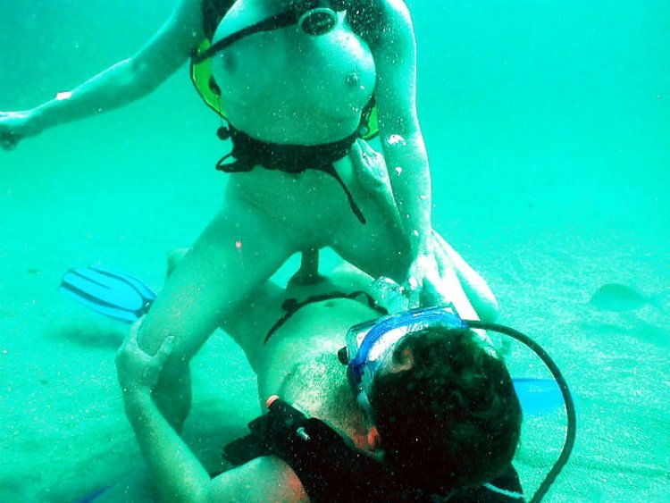 Naked tits under water