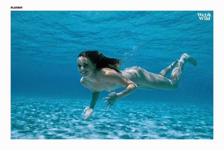 Girl in the pool under water