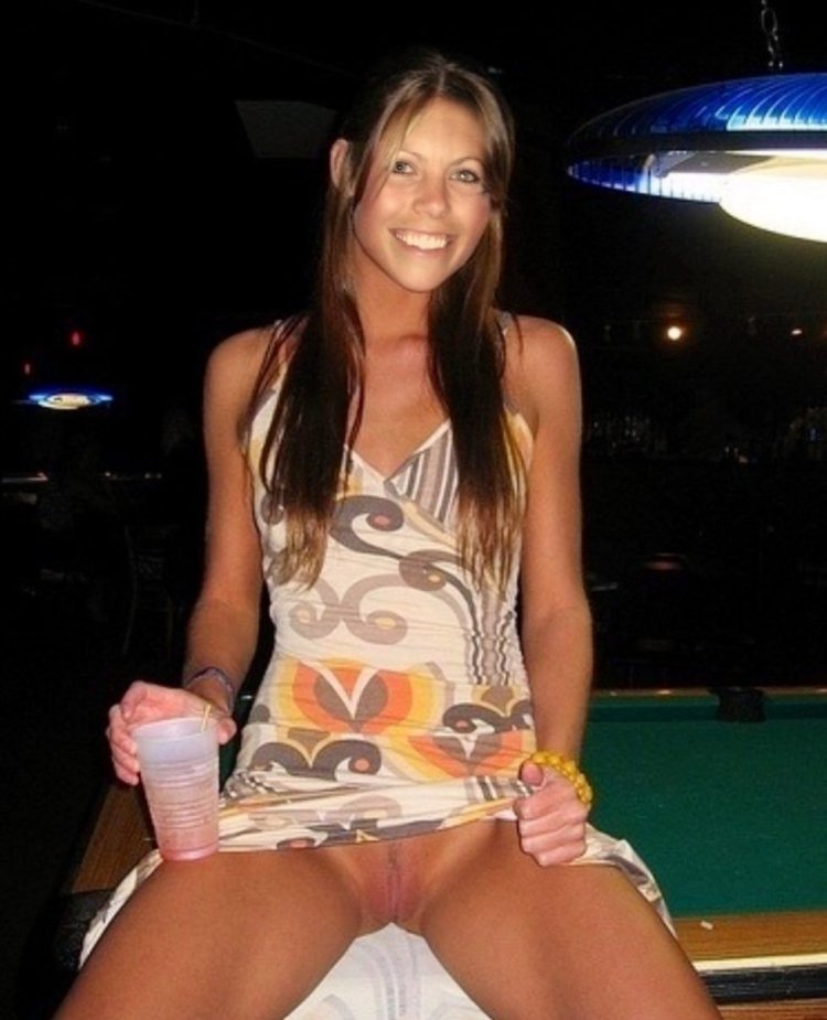 Flash Pussy Public Upskirt Digrace