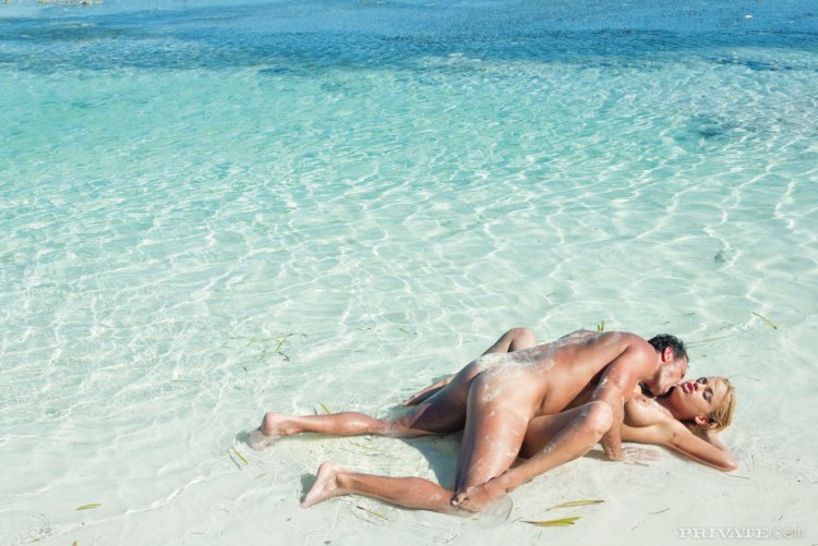 Fucking on an uninhabited island