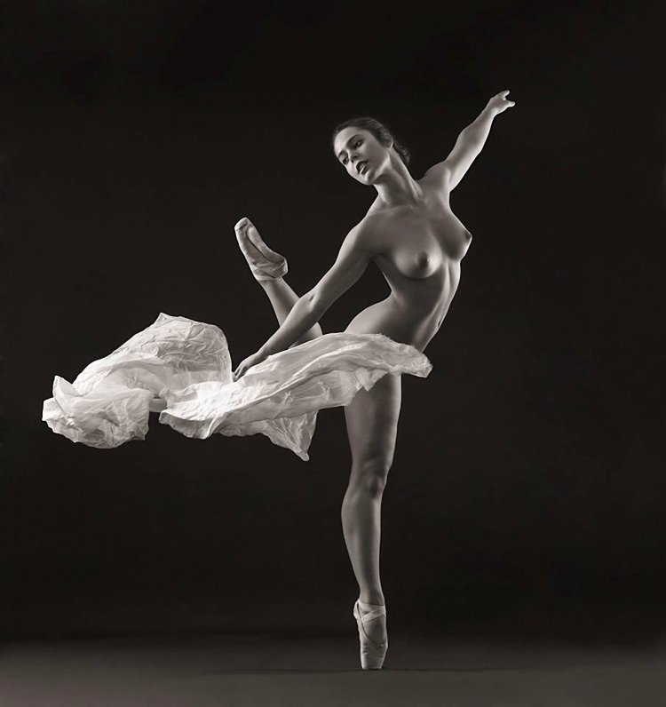 Ballerina without clothes