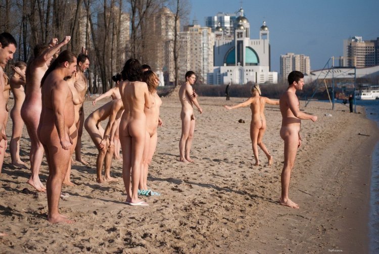 Demonstration of naked women
